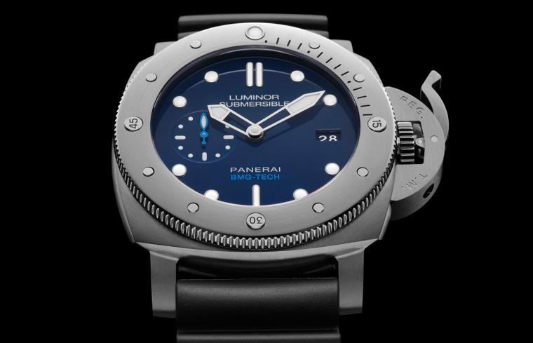 The titanium replica watch has blue dial.