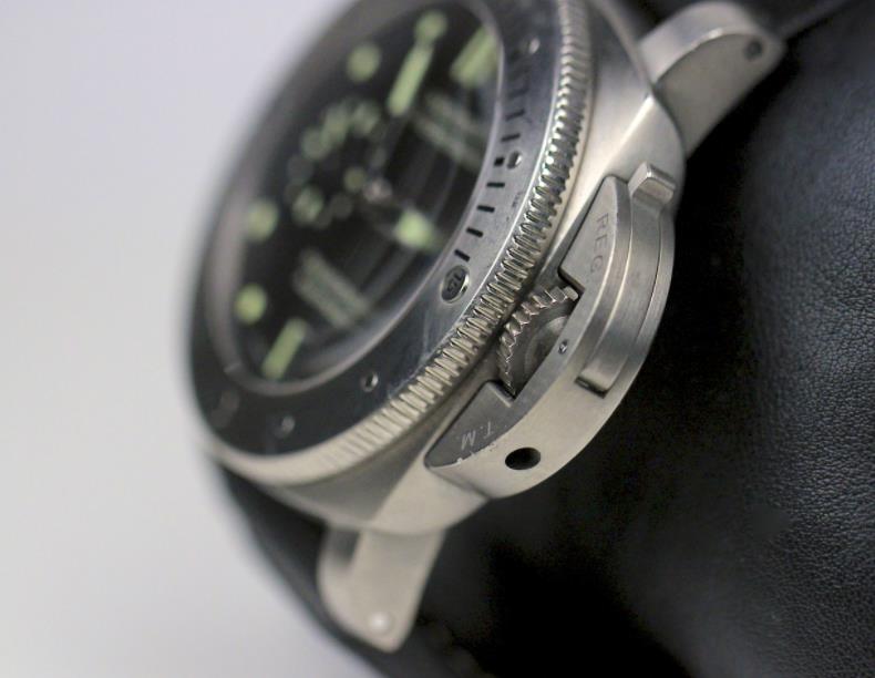 The titanium replica watches have black rubber straps.