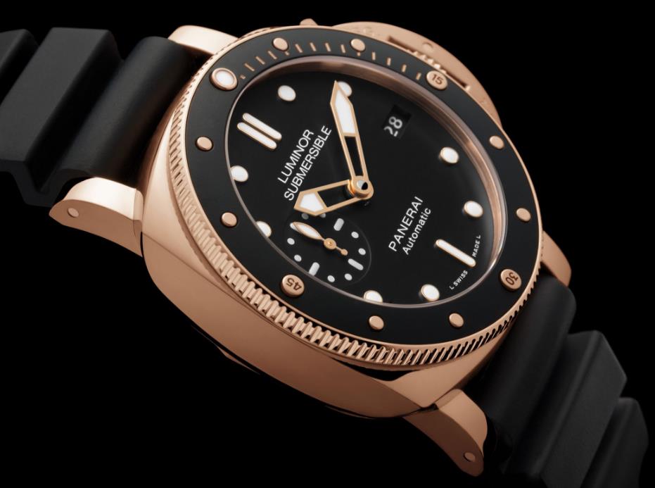 The 18k rose gold fake watches have black rubber straps.