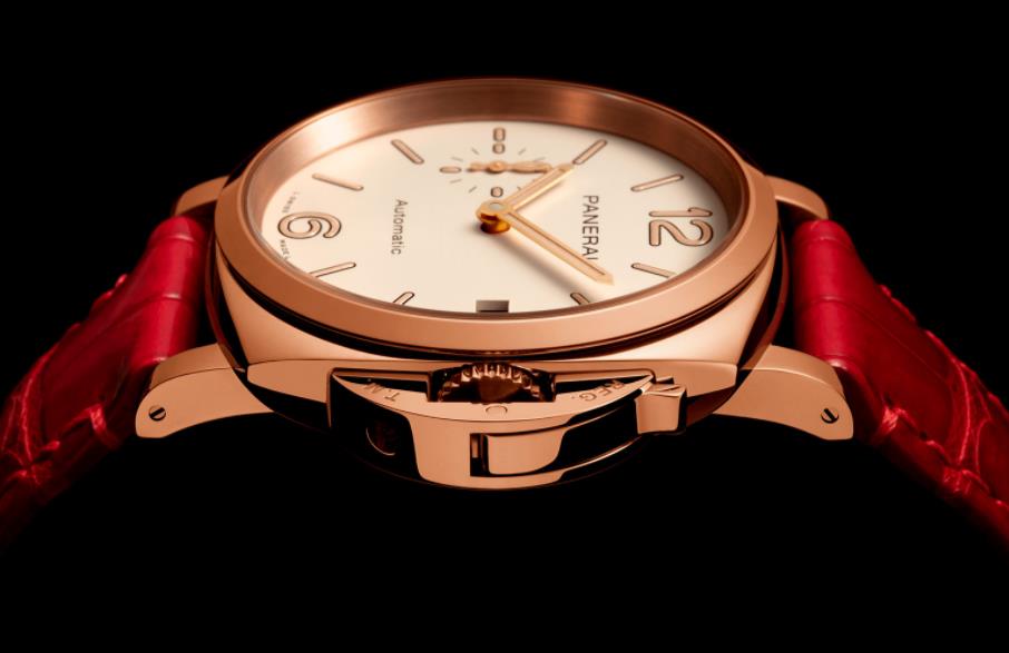 The luxury fake watches are made from red gold.