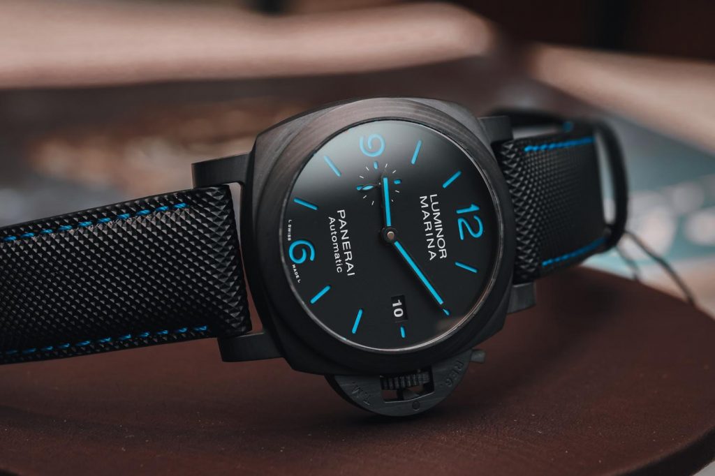 The blue hands and hour markers ensure the good readability of fake Panerai.